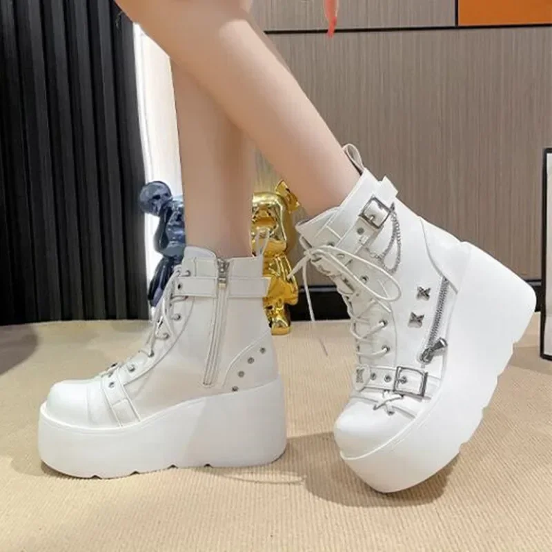Motorcycle Chain - นักออกแบบผู้หญิงแพลตฟอร์ม Gothic ข้อเท้า COMBAT BOOTS Rivet